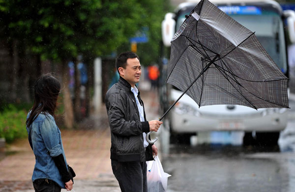 Typhoon Son-Tinh brings gales, rains to Hainan