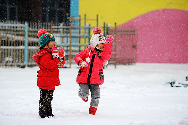 Joy and misery of snow in Harbin