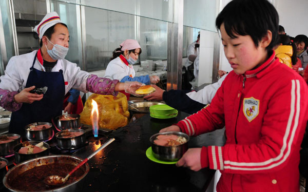 Standardized school canteens offer safe lunch