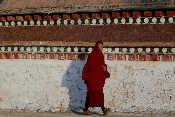 Monks vent anger at self-immolation