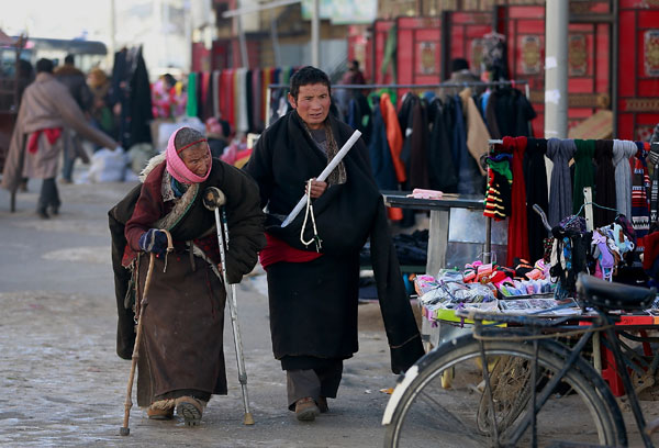 Monks vent anger at self-immolation