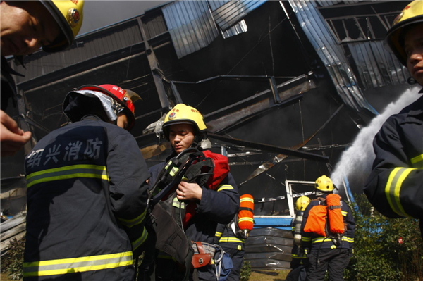 Three firemen die in E China plant blaze