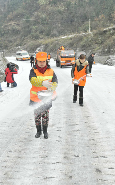 South, East China battle against snow
