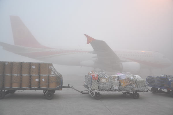 Fog strands over 10,000 passengers at airport