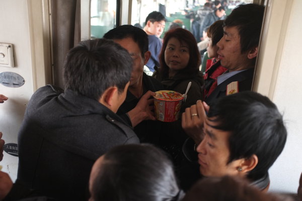 A close look at the Spring Festival rush on rail