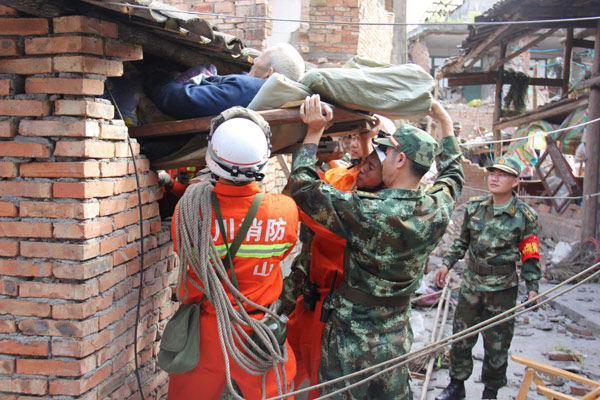 Rescuers race against time for quake victims
