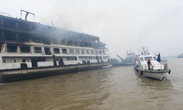 Passengers transferred after ship on fire in Wuhan