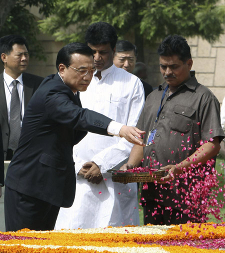 Premier Li visits Mahatma Gandhi memorial