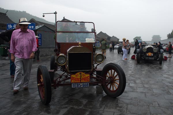 A ceremony marks the beginning of the Beijing-to-Paris classic car rally at Juyongguan, Beijing, near the Great Wall, May 28, 2013. Beijing-to-Paris classic car rally launched