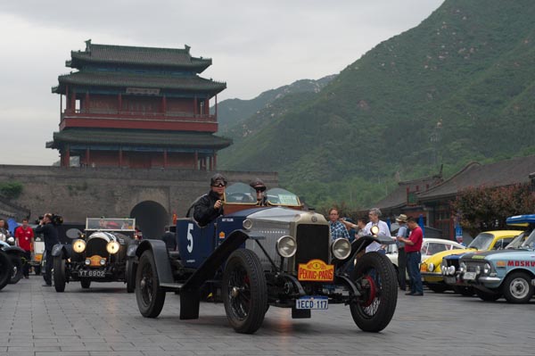 A ceremony marks the beginning of the Beijing-to-Paris classic car rally at Juyongguan, Beijing, near the Great Wall, May 28, 2013. Beijing-to-Paris classic car rally launched