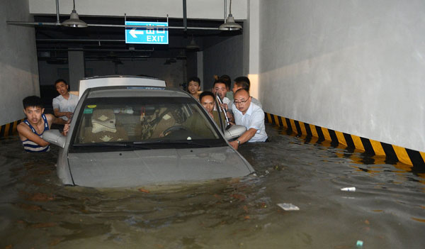 Heavy rainfall floods SW China city