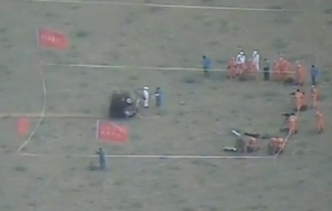 Astronauts go out of Shenzhou X's return capsule