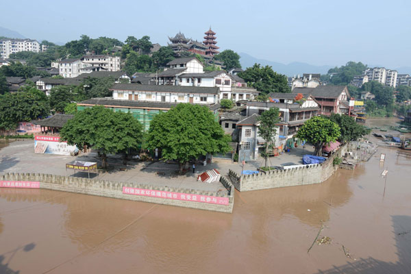 Rising water floods town in Chongqing