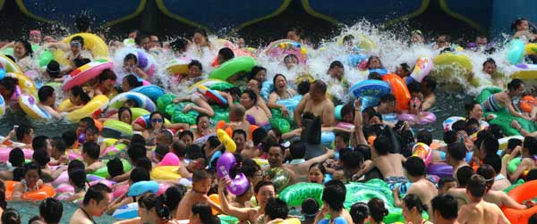 People cram in water pool to cool off