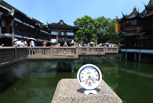 Thermometer hits 40 C and above in Shanghai