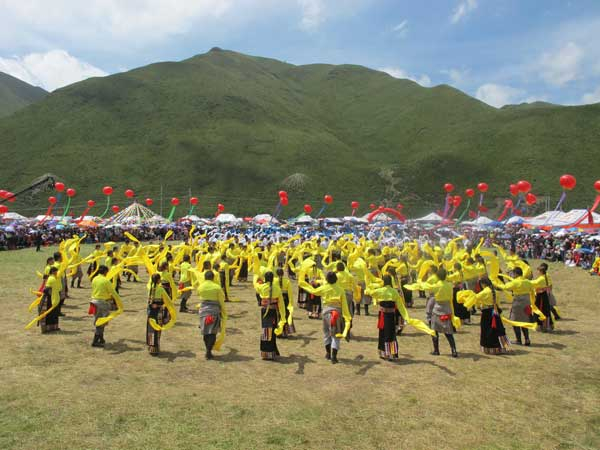 Dancers perform Guozhuang Dance at the opening ceremony of the Second Luqu Guozhuang Dance Contest A waltz of joy as dance festival steps into town