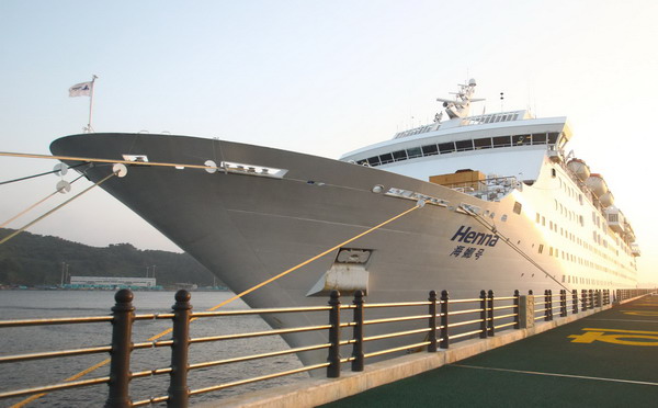 Jeju-stranded liner returns to China