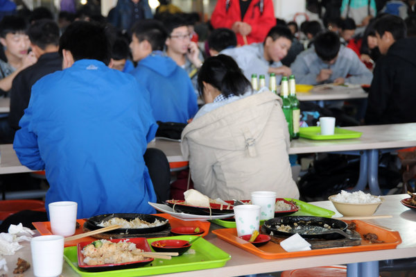 Cleaning up canteen leftovers to save waste