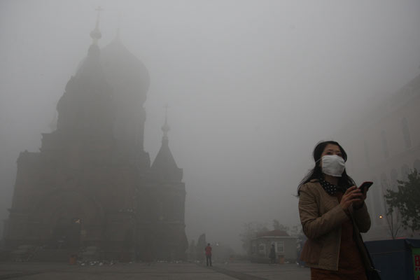 Smog wraps northeast, schools forced to close