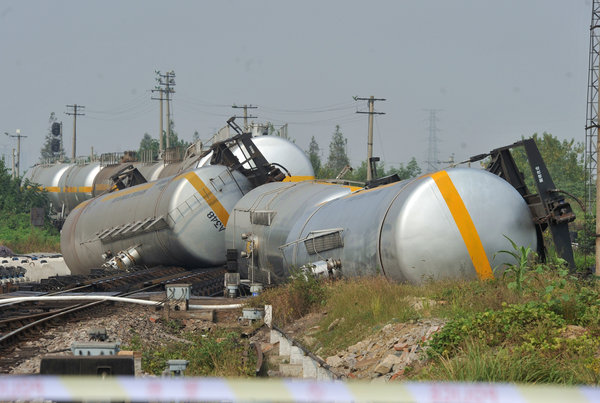 Train carrying chemical derailed