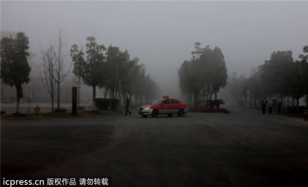 Fresh smog shrouds east, north China