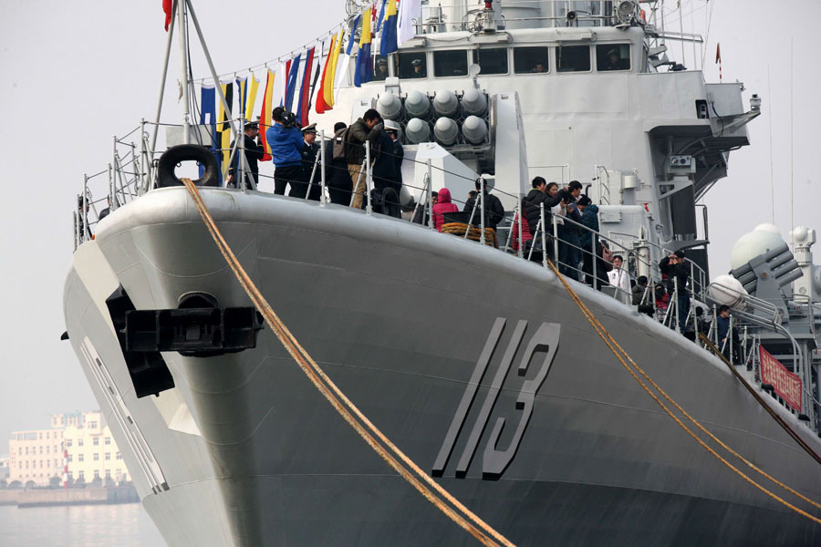 Open day invites public onto destroyer <EM>Qingdao</EM>