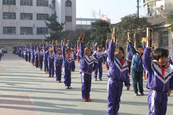 Hefei Shilimiao Primary School students start mornings with a special regimen performed with abacuses. Provided to China Daily Culture that counts