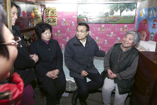 Premier visits Shaanxi resettlement homes