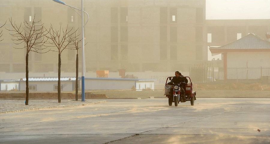 Sand storm grips NW China