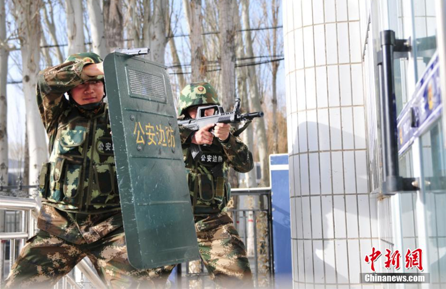 Xinjiang police boost anti-terror tactics