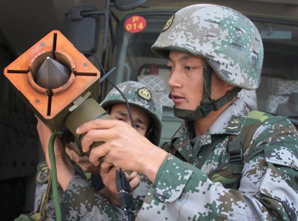 Tibetan soldiers strengthen top regiment