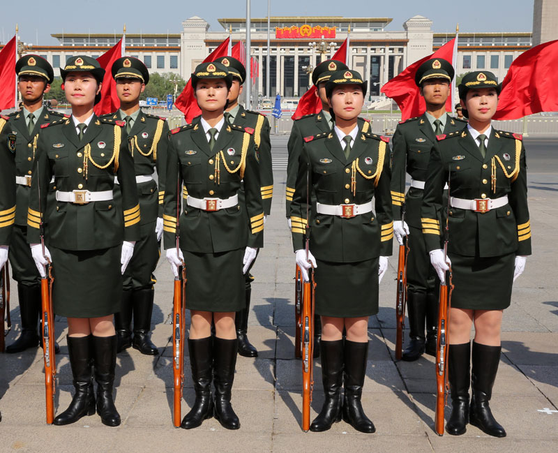 PLA Honor Guard debuts female members