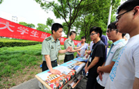 Beijing increases pay for educated army recruits