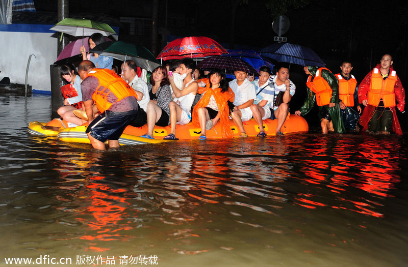 Thousands flee as rains lash Hunan, Anhui