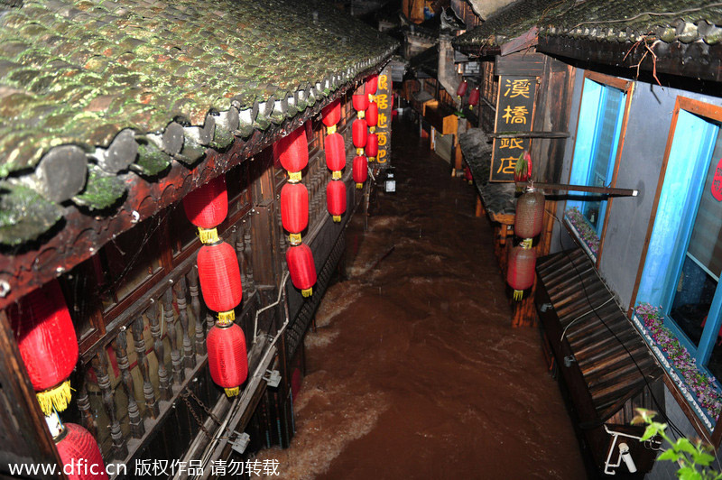 Thousands flee as rains lash Hunan, Anhui