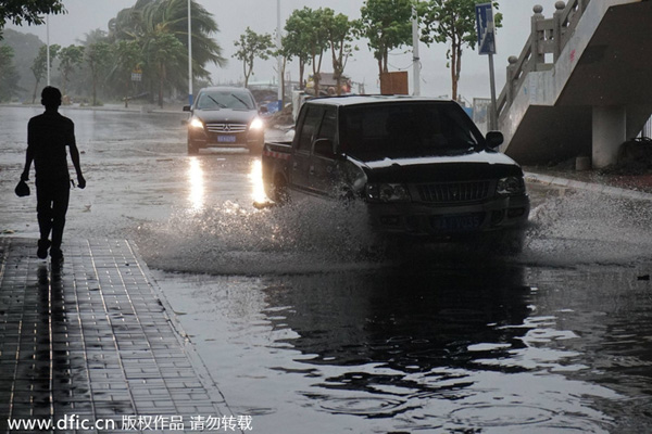 Typhoon Rammasun lands in Hainan province