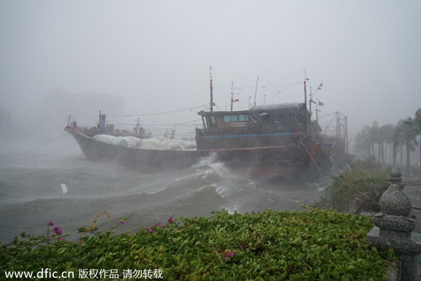 Typhoon Rammasun lands in Hainan province