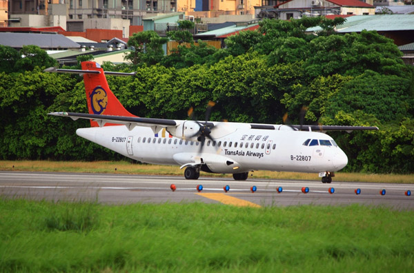 48 dead, 10 injured in Taiwan plane crash