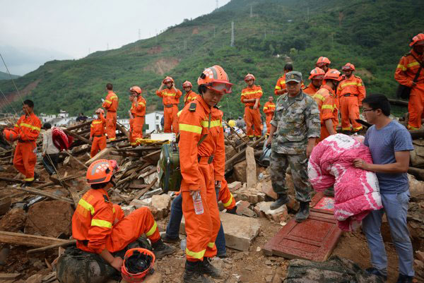 First female quake rescue team arrives at epicenter