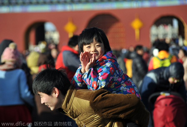 Chinese enjoy shopping, foot massages and travel to ring in New Year