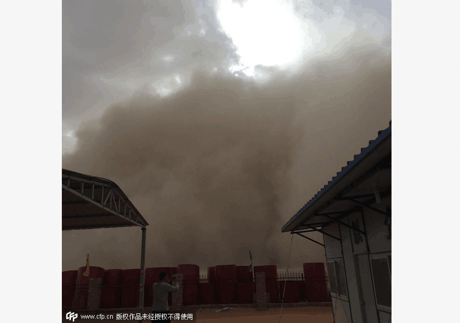 Sandstorm engulfs Inner Mongolia