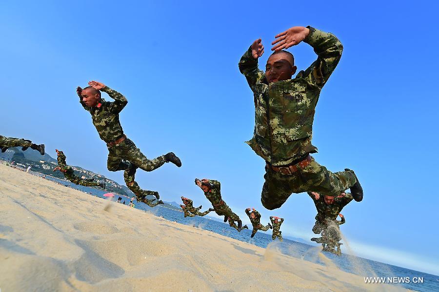 Frontier soldiers in exercise against heat wave