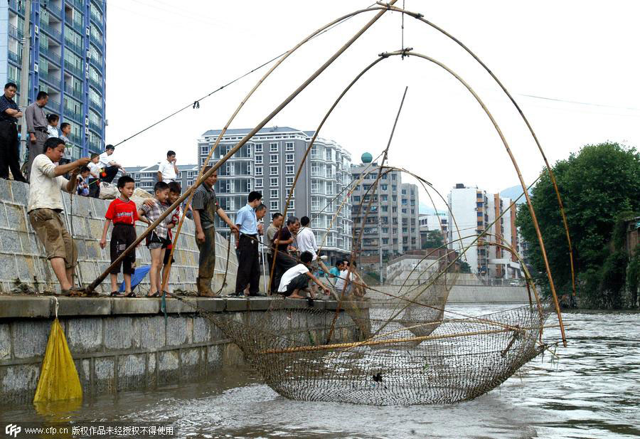 Bonus catch of the day for amateur fishermen