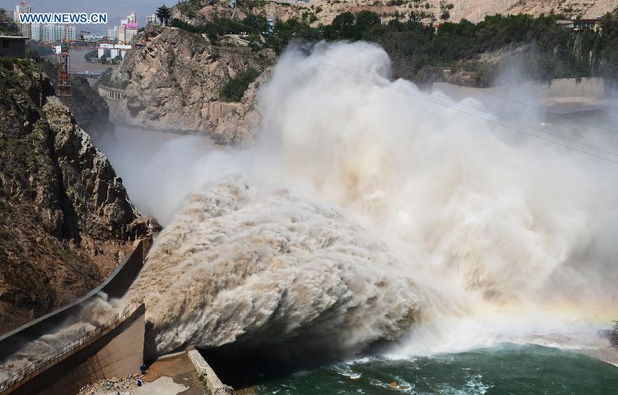 Rock plug demolished on Yellow River