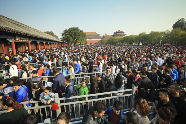 Palace Museum's crackdown takes aim at visitor misbehavior
