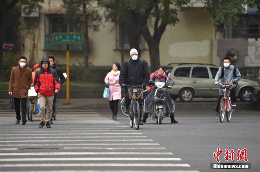 Heavy smog hits Beijing