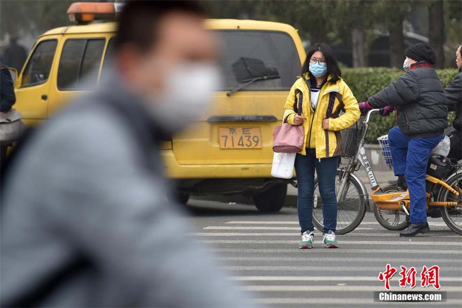 Heavy smog hits Beijing