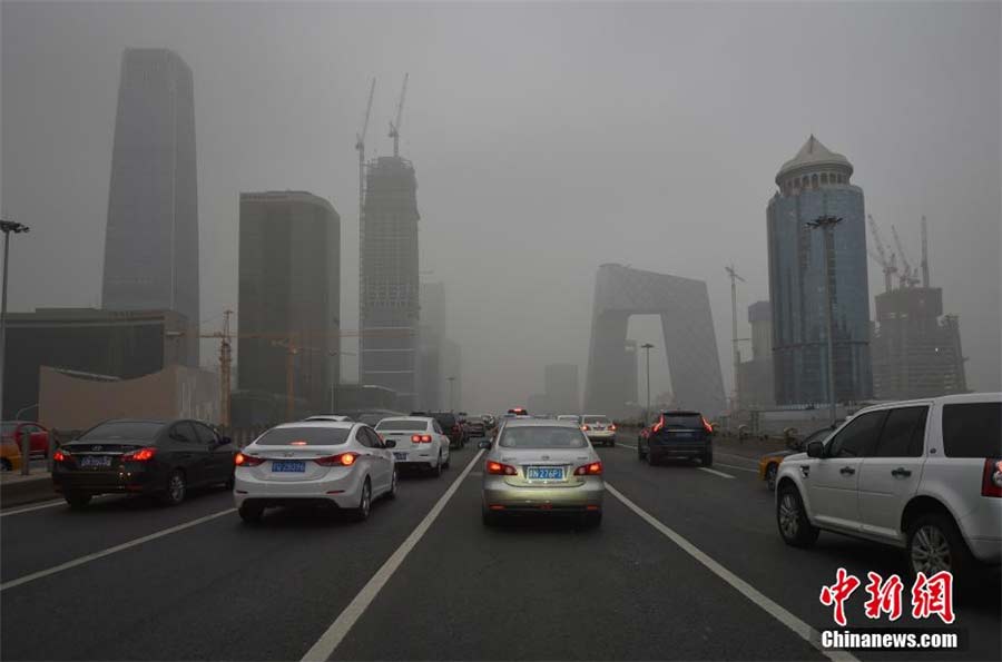 Heavy smog hits Beijing