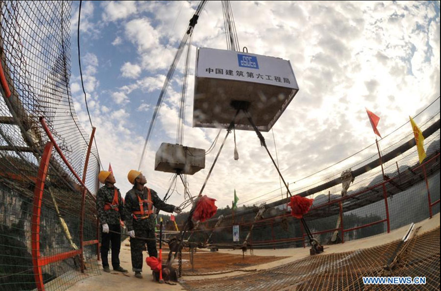 Glass bridge in grand canyon of Zhangjiajie under construction