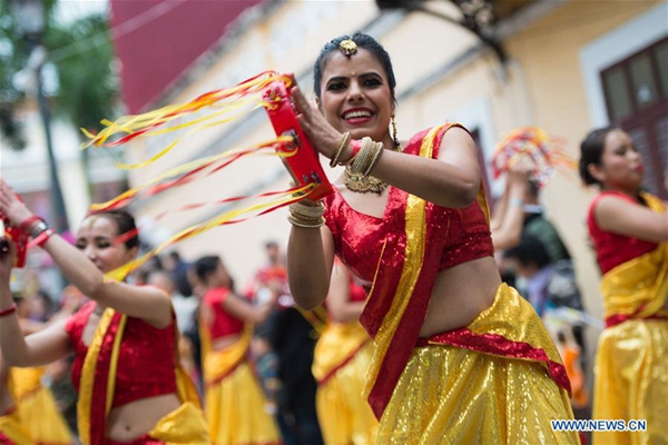 Macao holds parade to mark 16th anniv of return to motherland